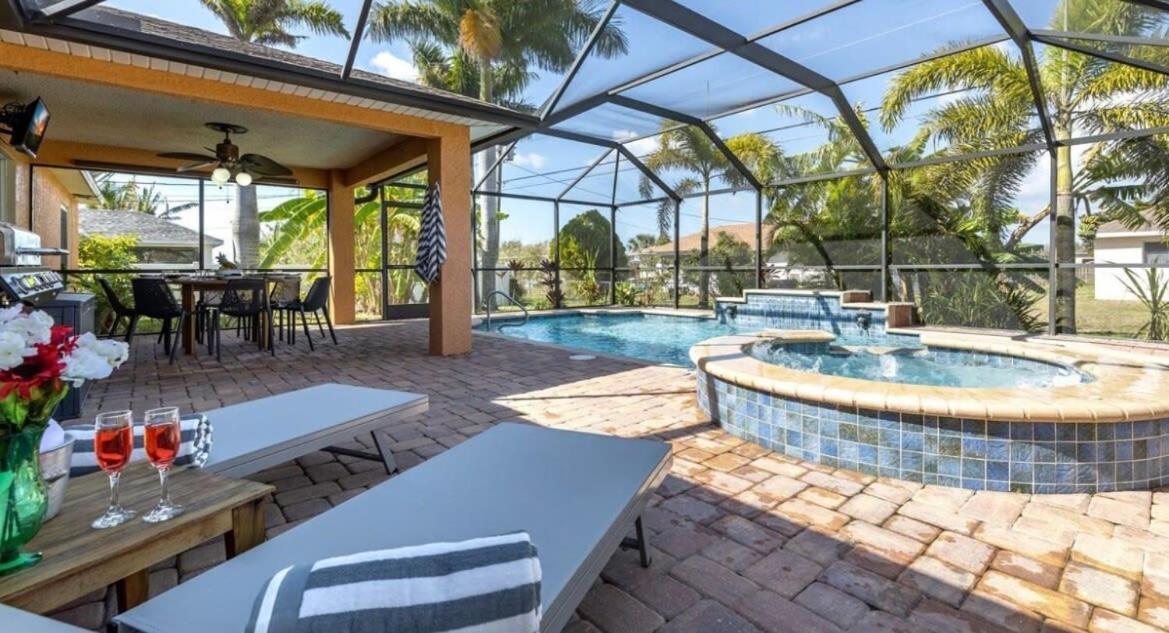 Tranquil Palms Heated Pool Outdoor Tv &