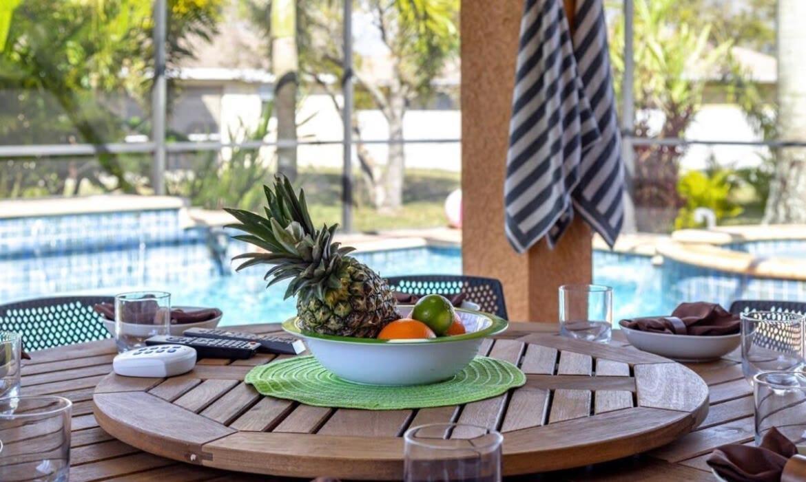 Tranquil Palms Heated Pool Outdoor Tv & Hébergement de vacances Cape Coral